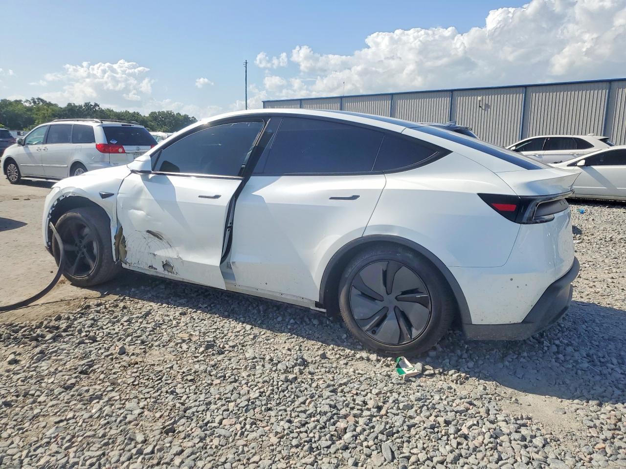 2026 TESLA MODEL Y — снимка 2