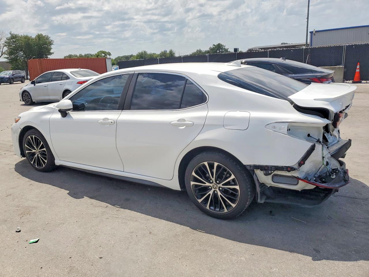 2020 TOYOTA CAMRY SE — снимка 2