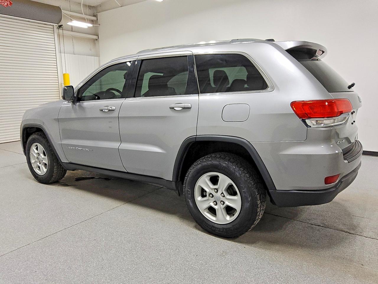 2015 JEEP GRAND CHEROKEE LAREDO — снимка 2