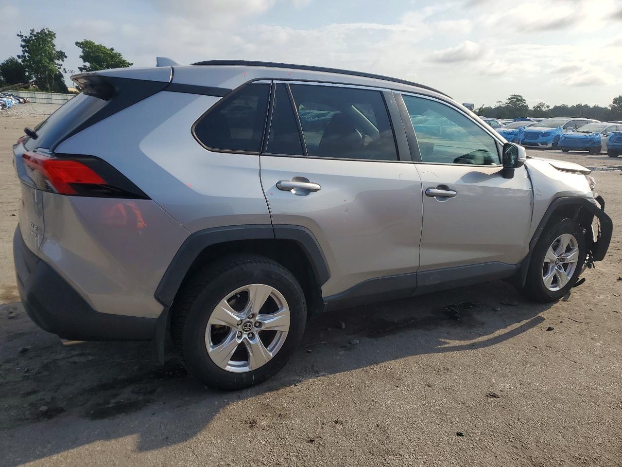 2021 TOYOTA RAV4 XLE — снимка 3