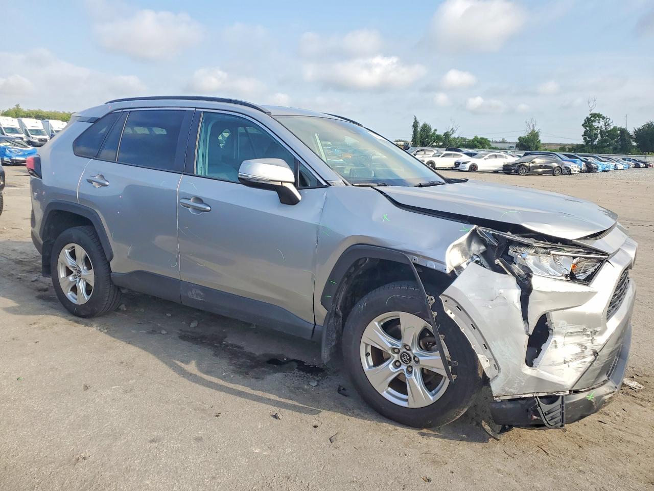 2021 TOYOTA RAV4 XLE — снимка 4