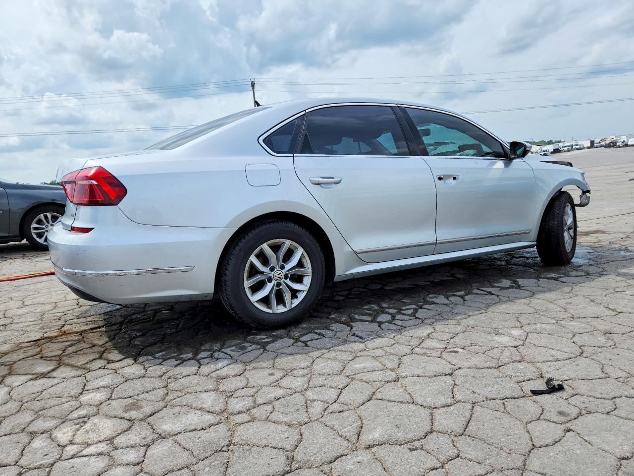 2017 VOLKSWAGEN PASSAT S — снимка 3