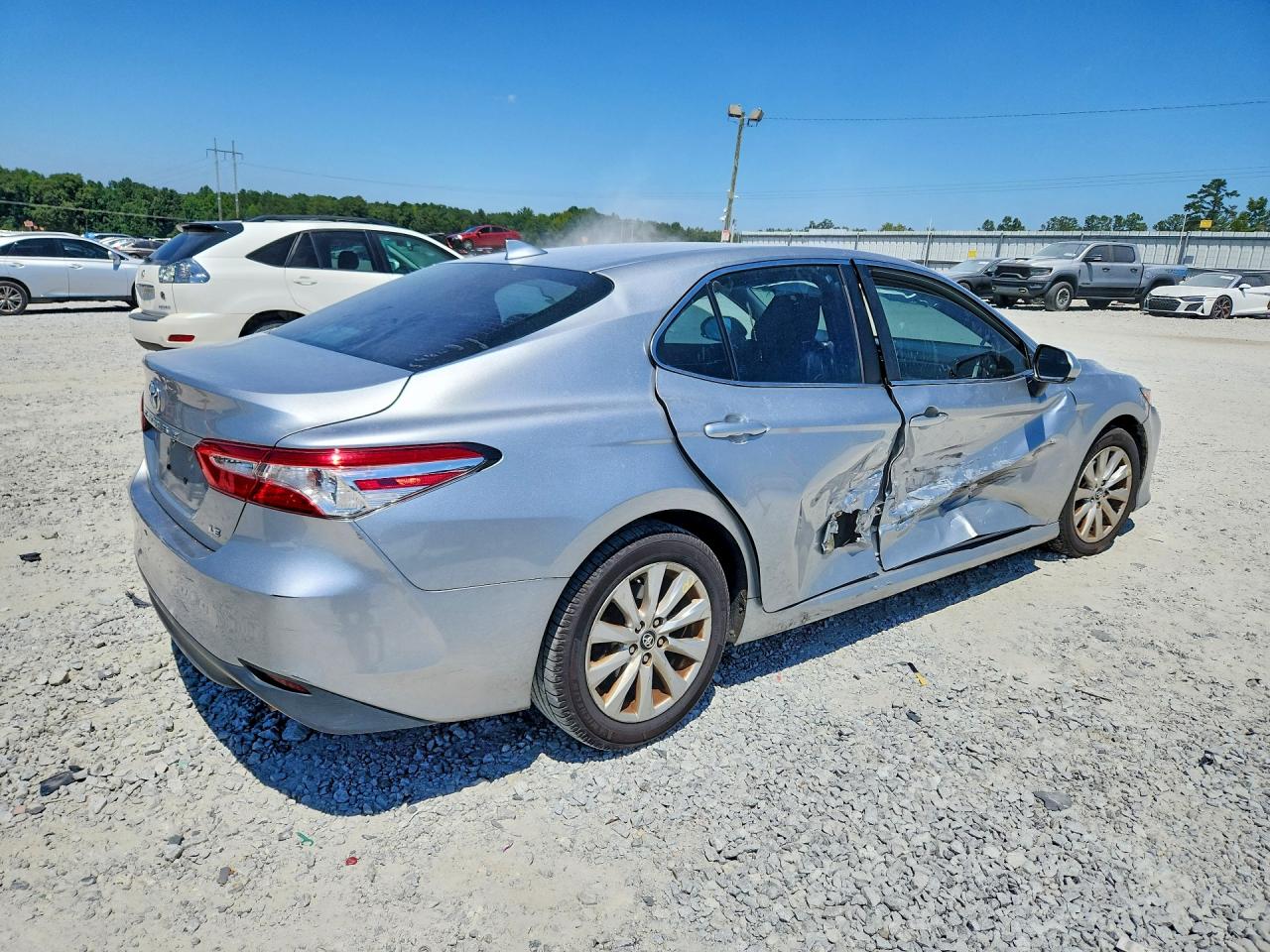 2019 TOYOTA CAMRY LE — снимка 3