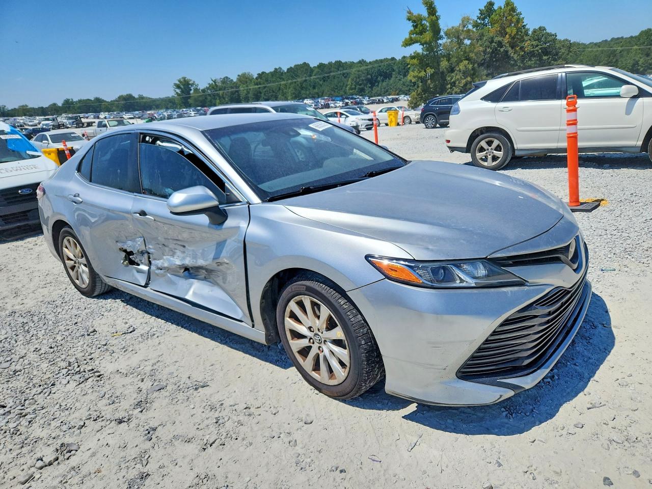 2019 TOYOTA CAMRY LE — снимка 4