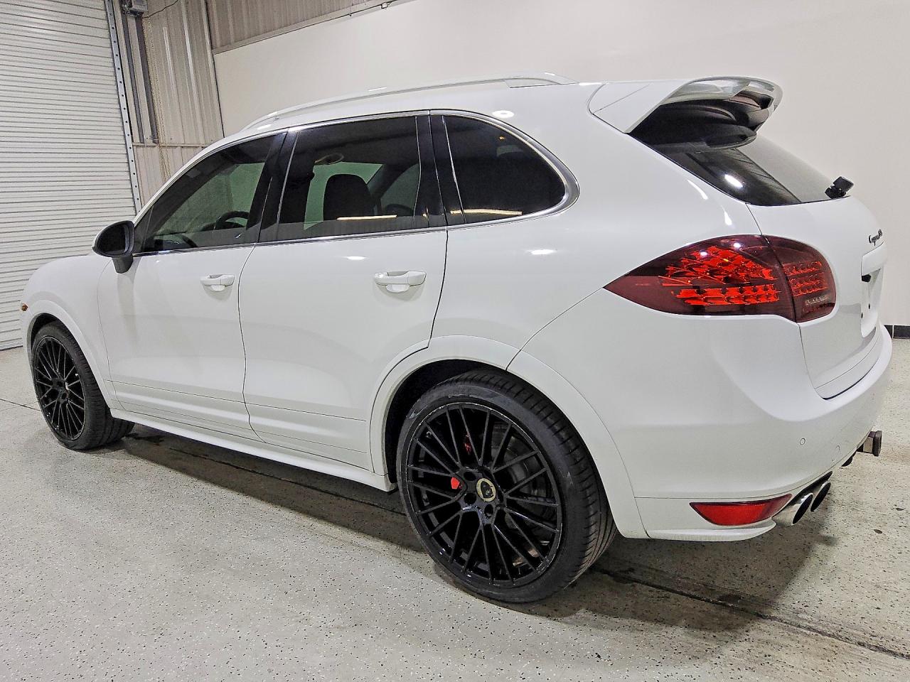 2014 PORSCHE CAYENNE GTS — снимка 2