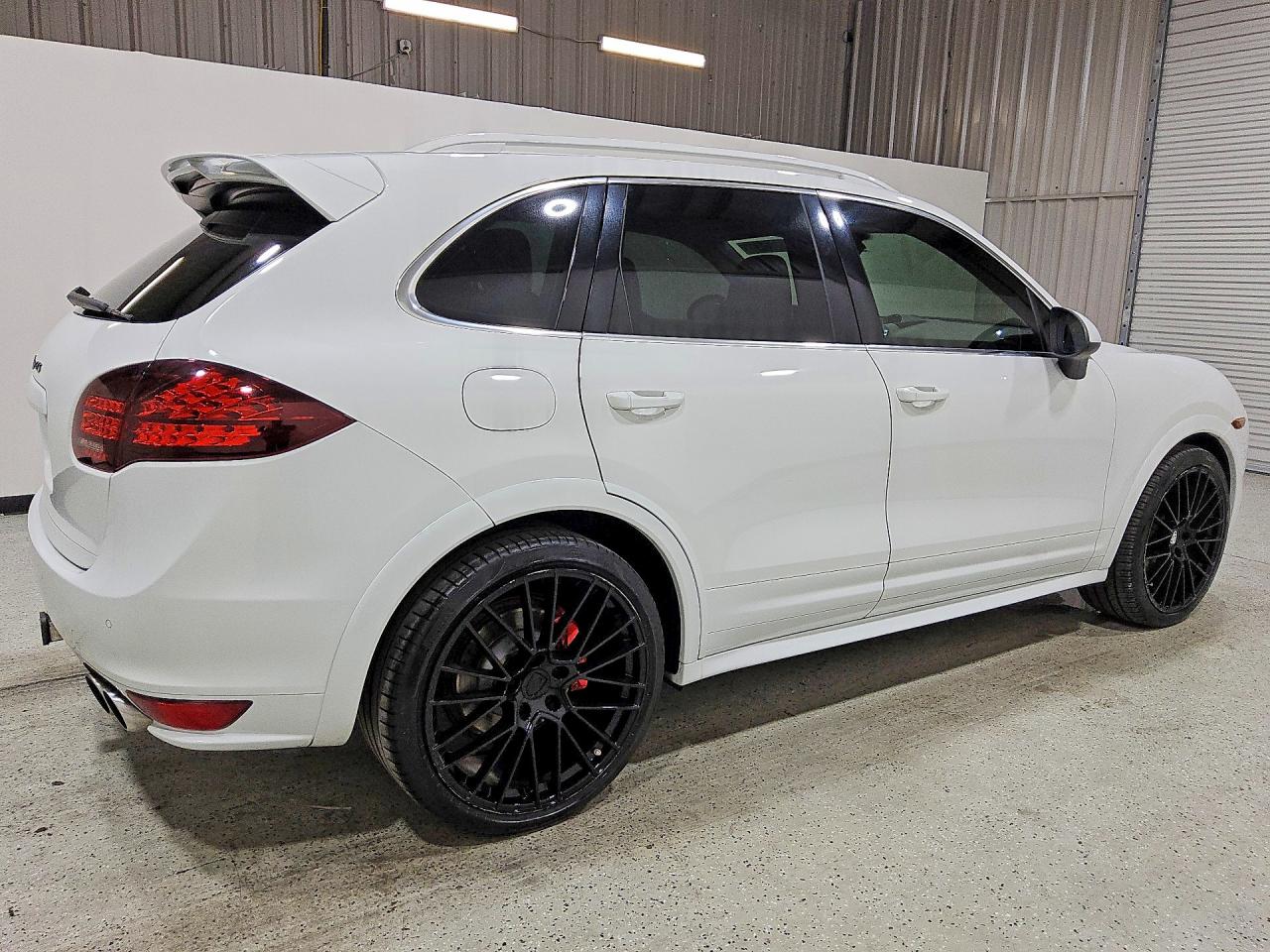 2014 PORSCHE CAYENNE GTS — снимка 3