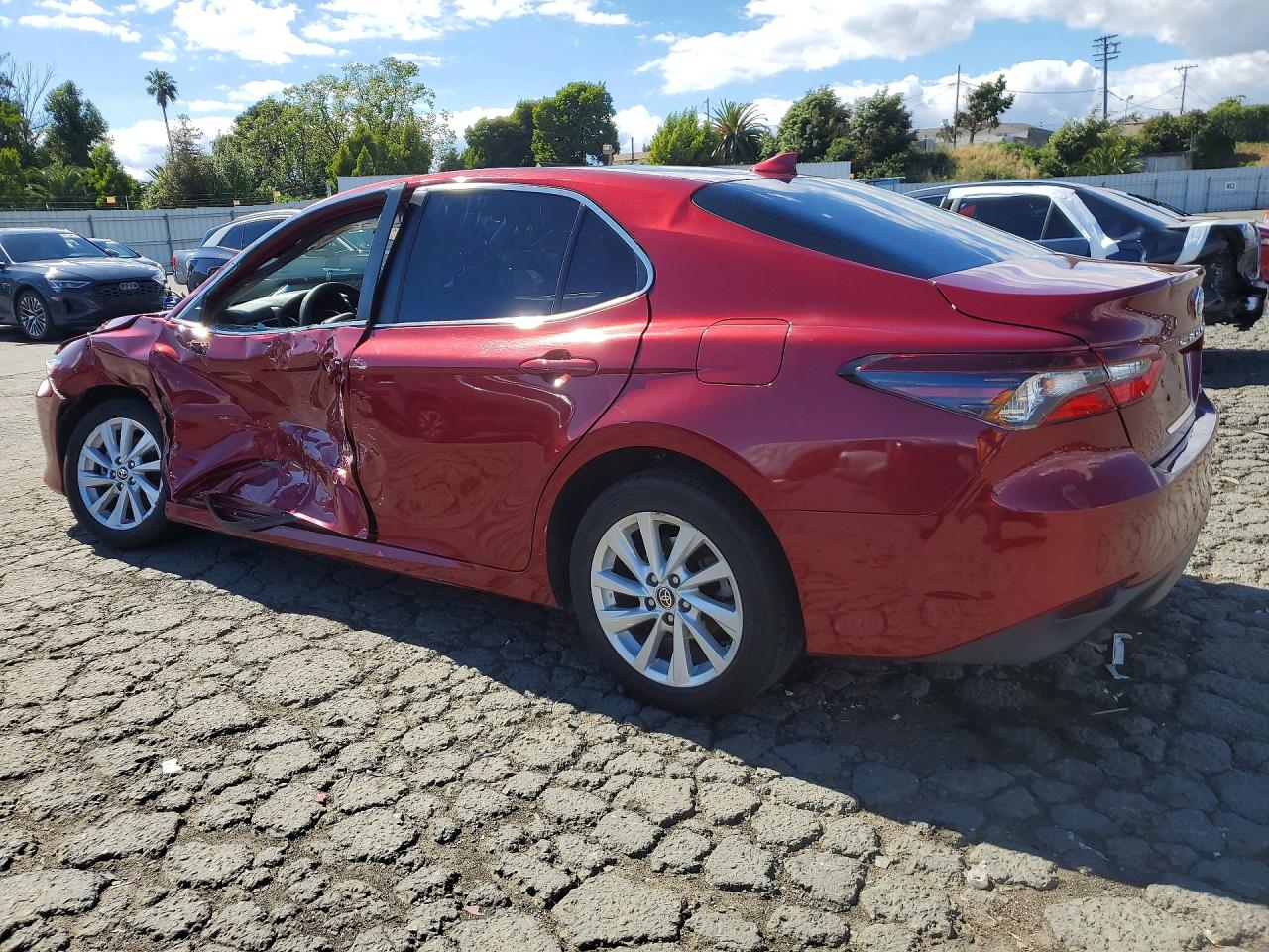 2021 TOYOTA CAMRY LE — снимка 2