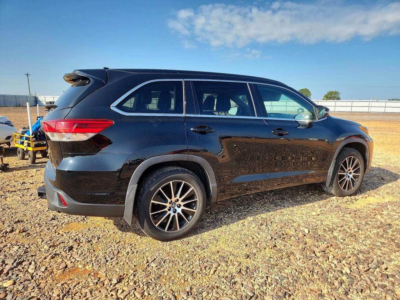 2017 TOYOTA HIGHLANDER SE — снимка 3