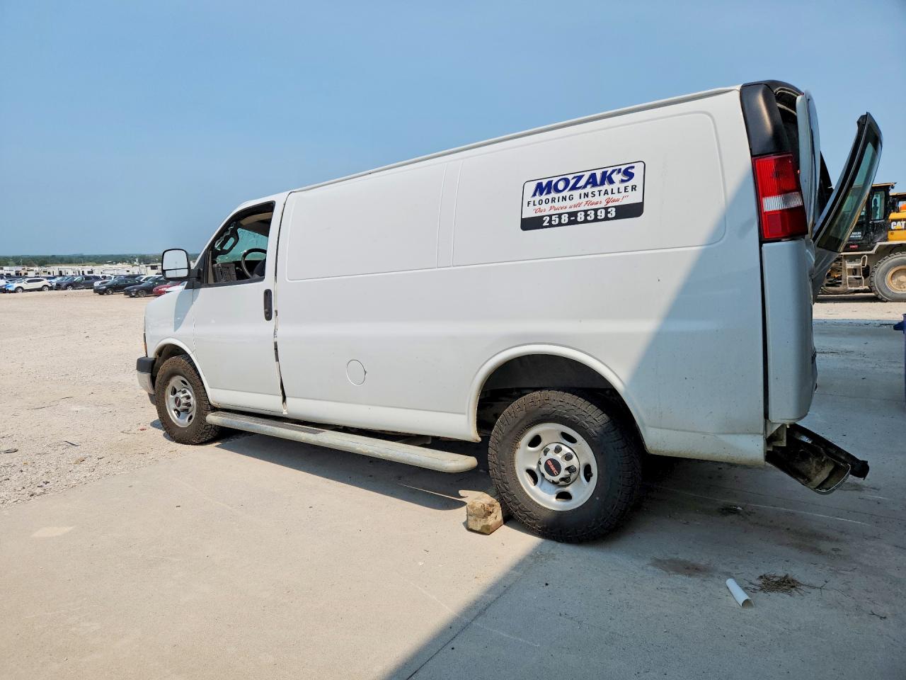 2020 GMC SAVANA G2500 — снимка 2