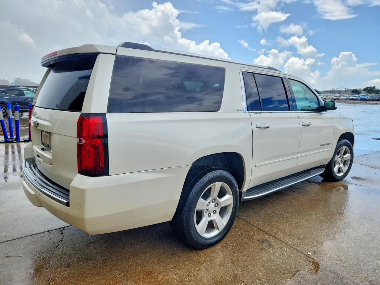 2015 CHEVROLET SUBURBAN C1500 LTZ — снимка 3