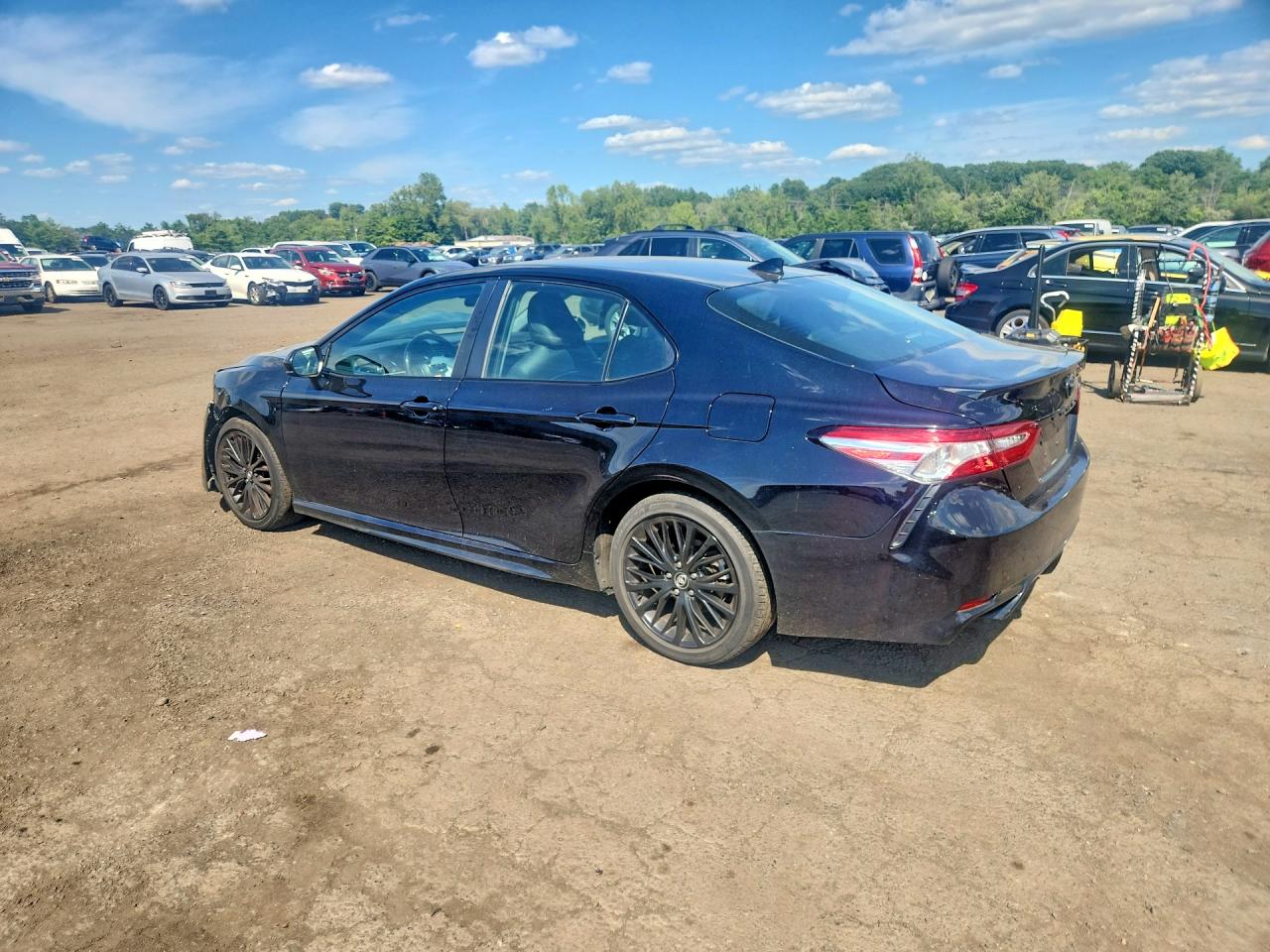 2020 TOYOTA CAMRY SE NIGHTSHADE — снимка 2