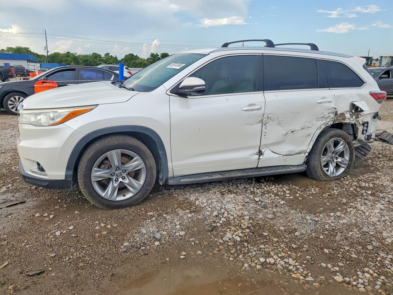 2016 TOYOTA HIGHLANDER LIMITED
