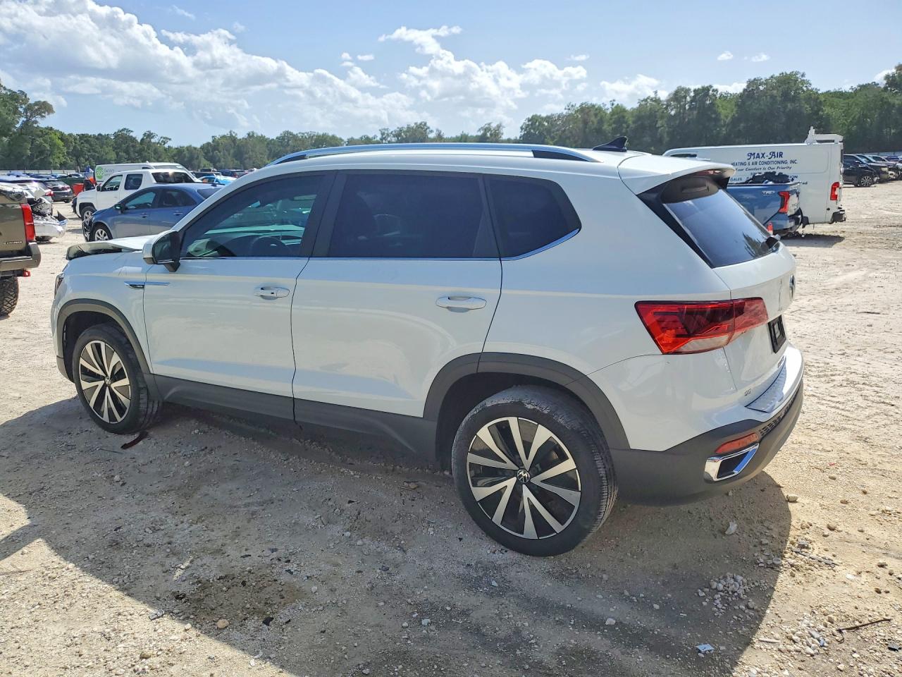 2022 VOLKSWAGEN TAOS SE — снимка 2