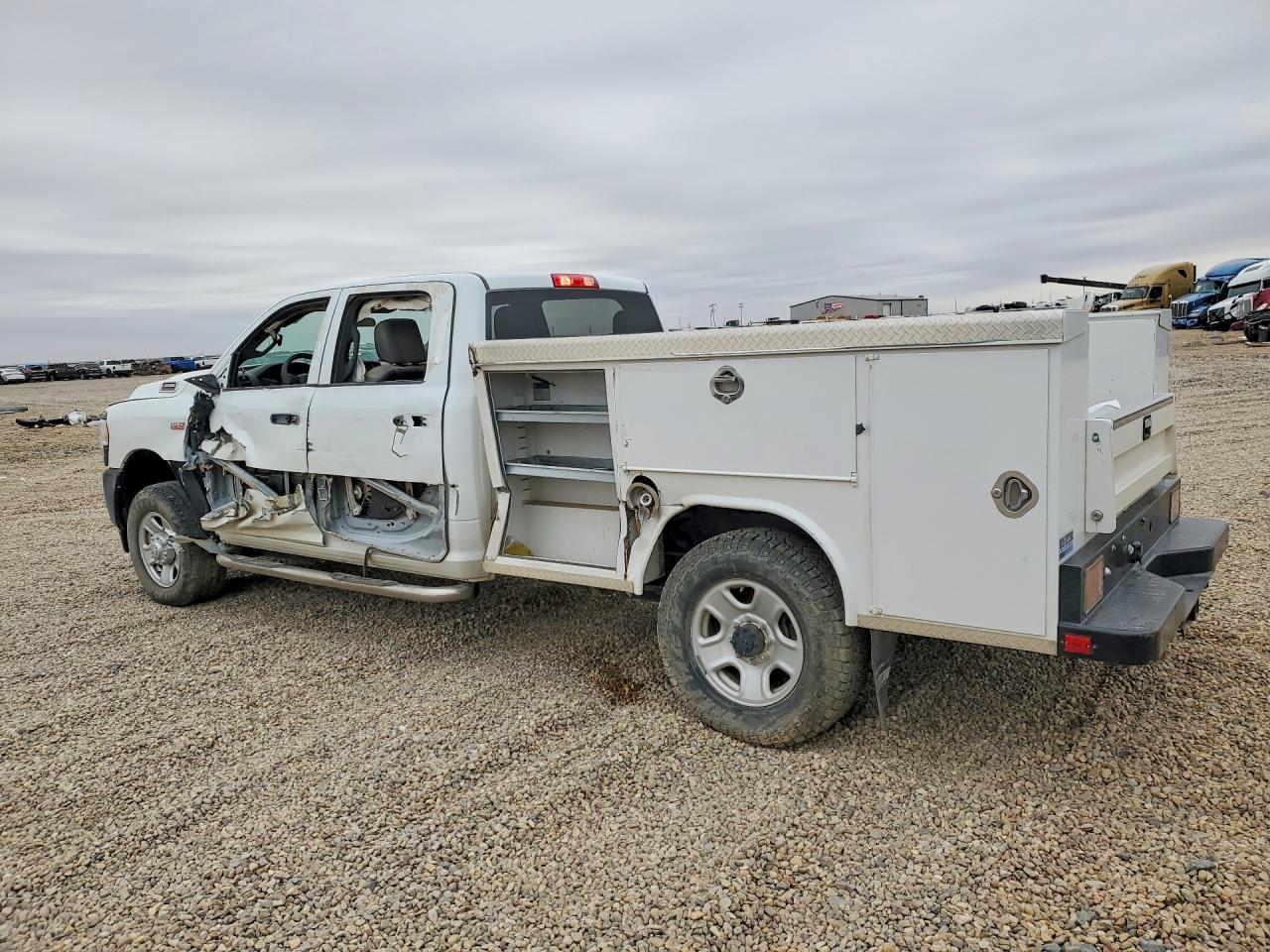 2022 RAM 3500 TRADESMAN — снимка 2