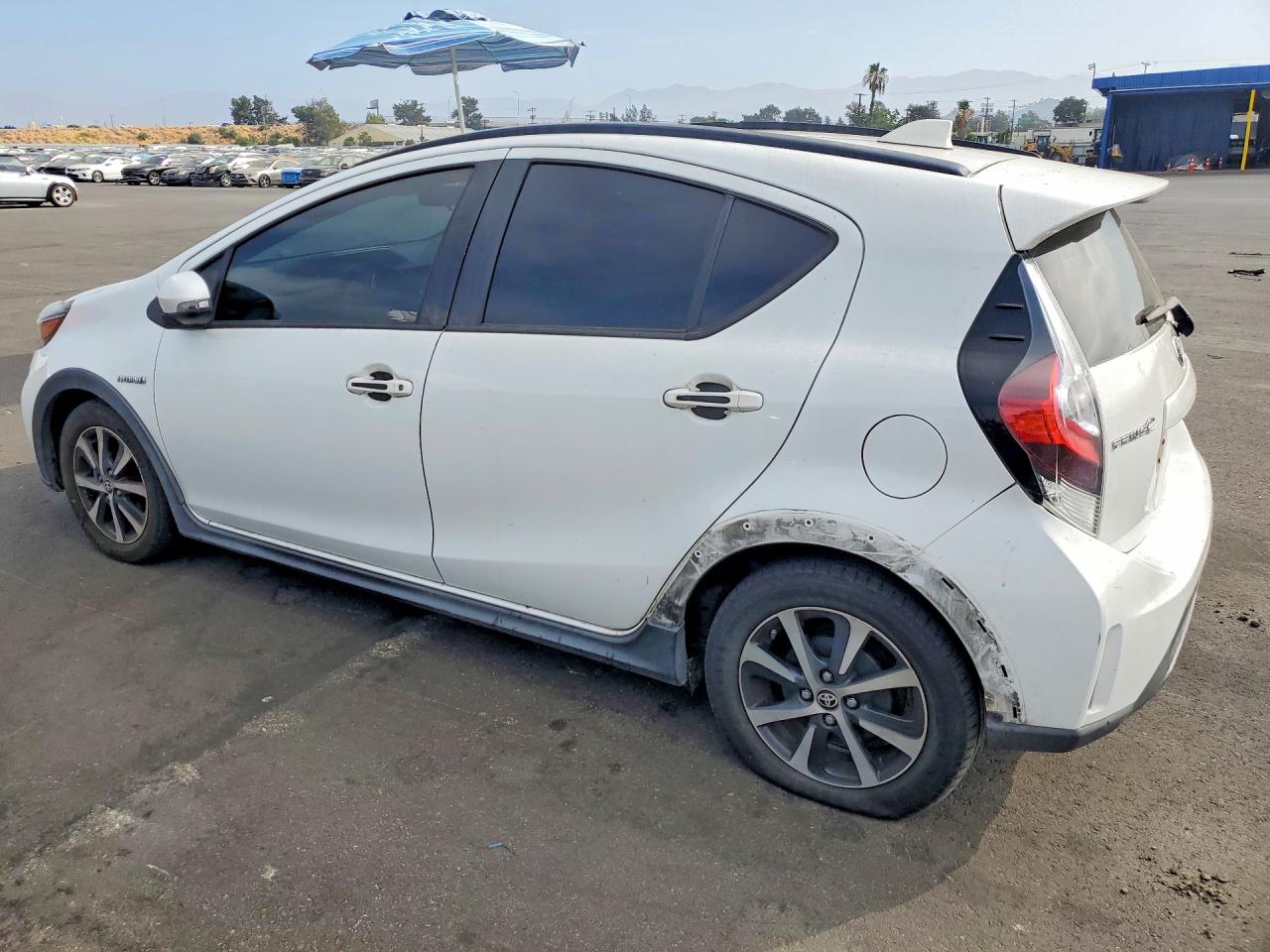 2018 TOYOTA PRIUS C TWO — снимка 2