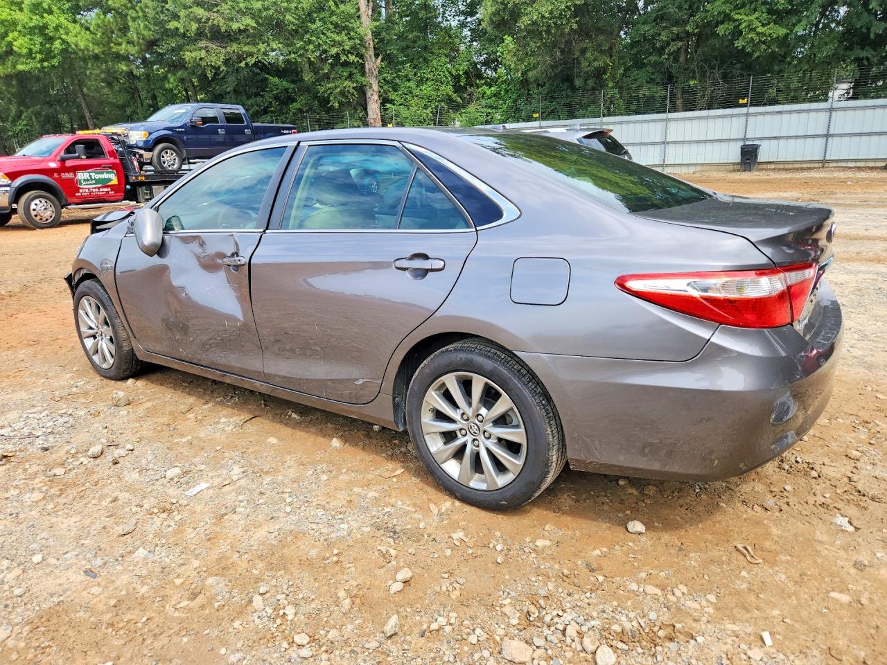 2016 TOYOTA CAMRY XLE — снимка 2