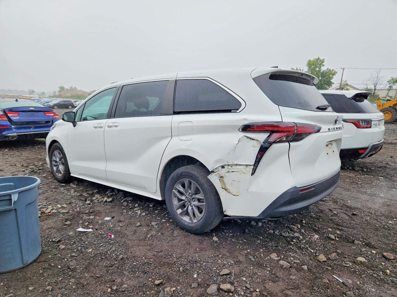 2022 TOYOTA SIENNA LE — снимка 2