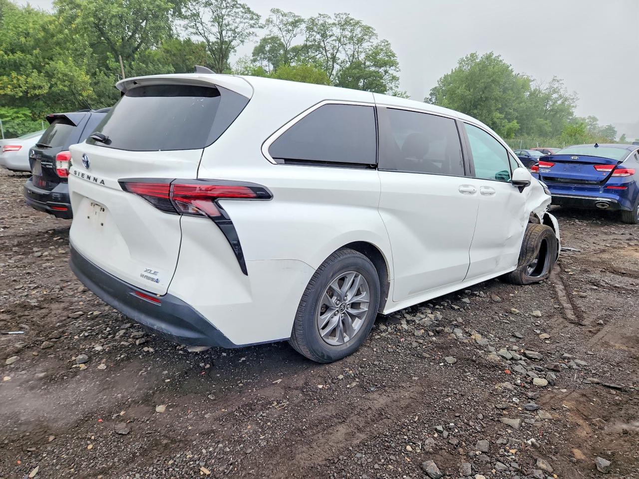 2022 TOYOTA SIENNA LE — снимка 3