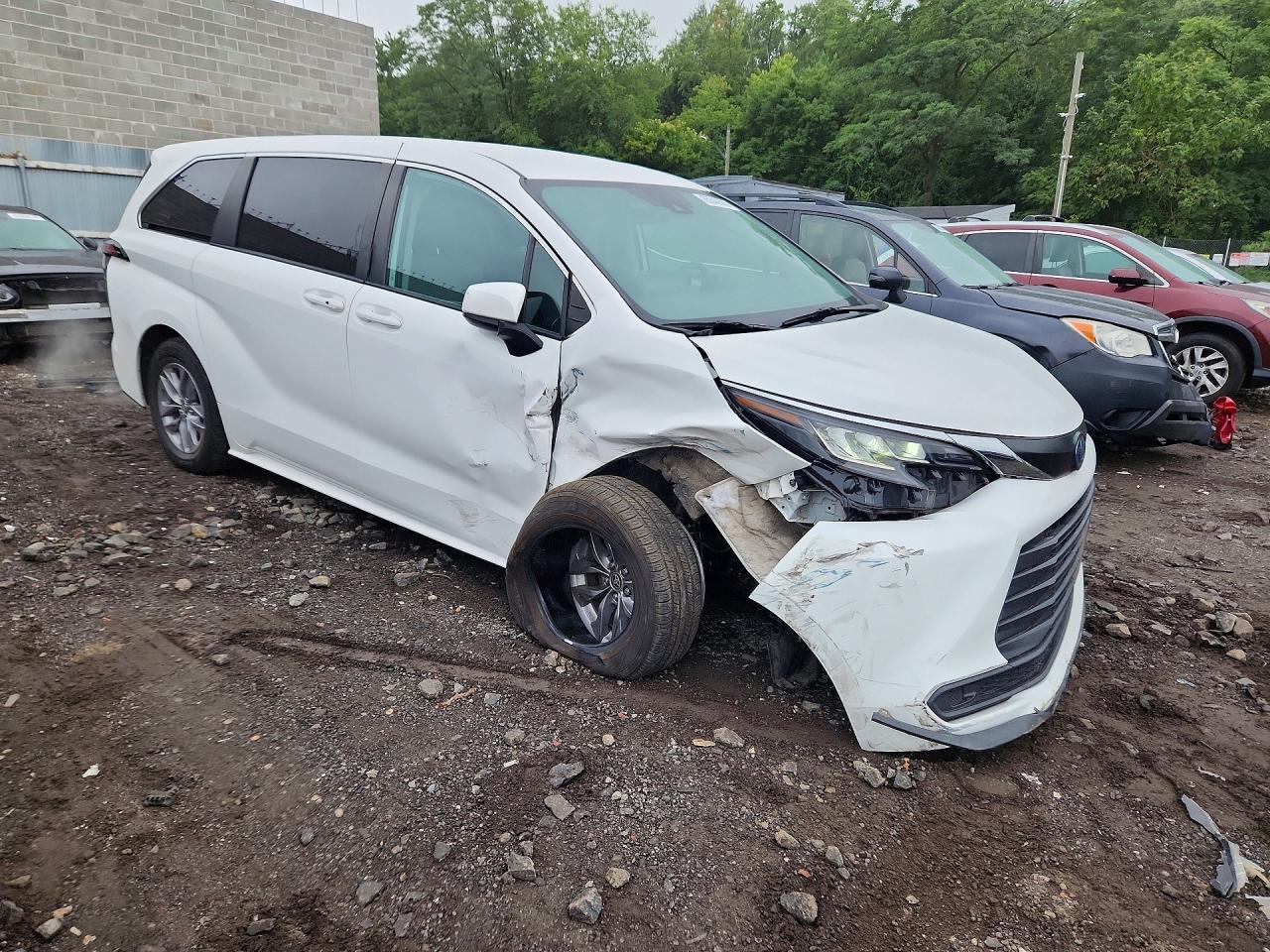 2022 TOYOTA SIENNA LE — снимка 4