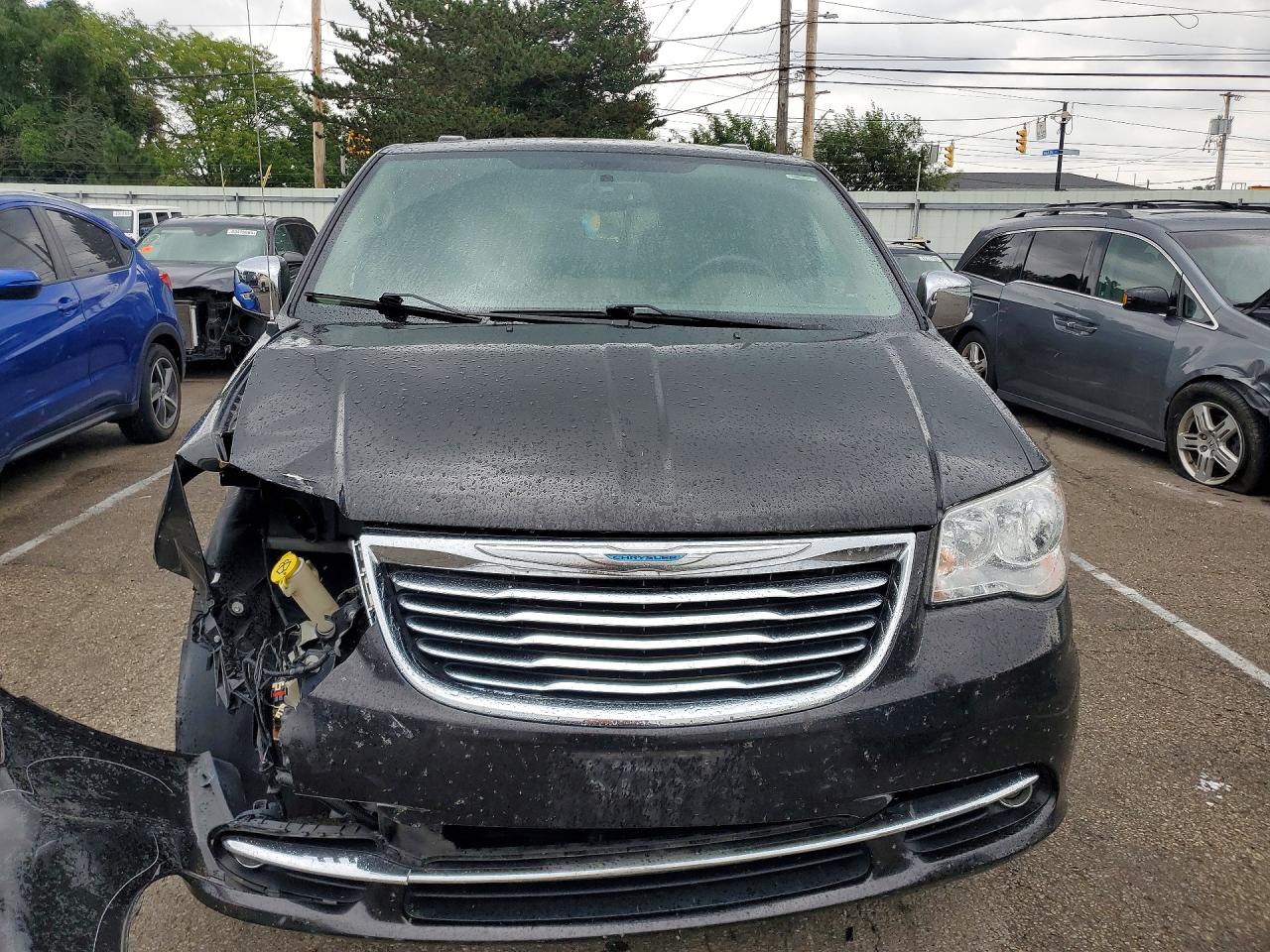 2015 CHRYSLER TOWN & COUNTRY TOURING L — снимка 5