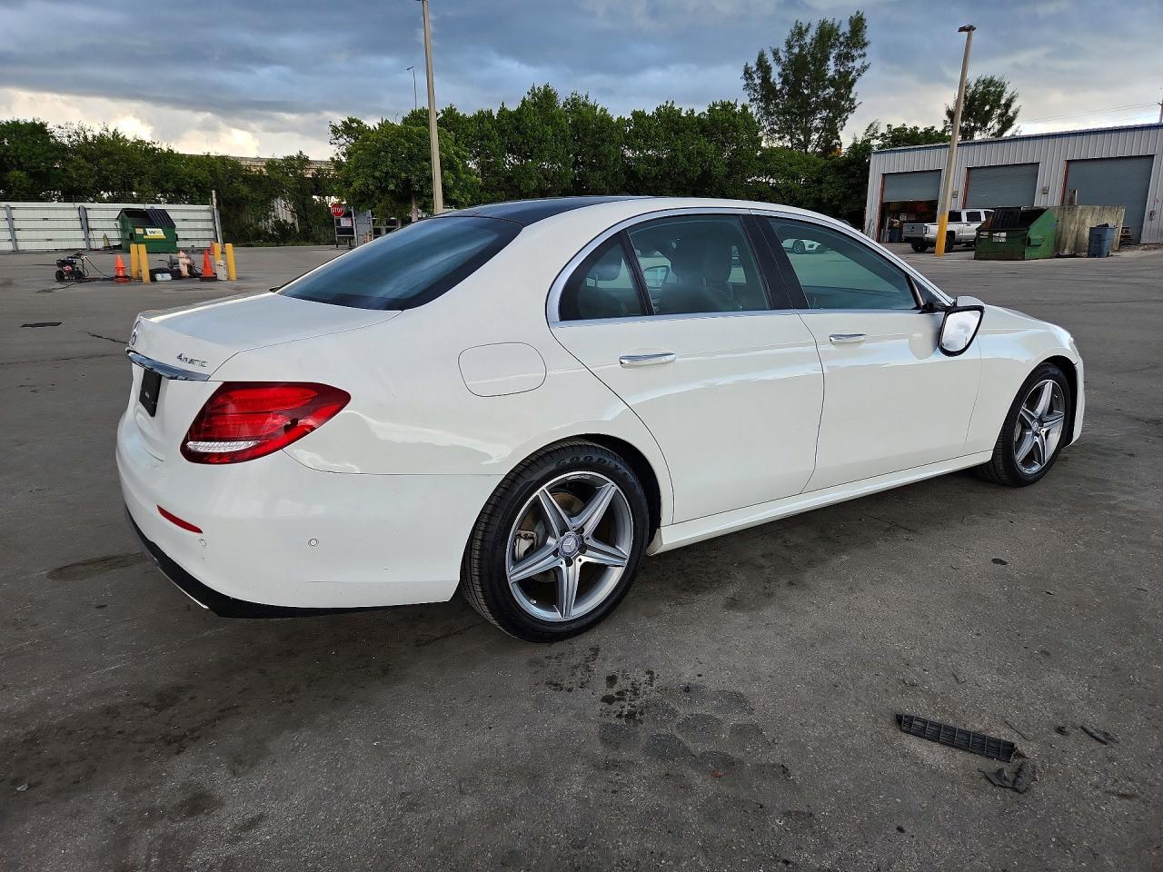 2017 MERCEDES-BENZ E 300 4MATIC — снимка 3