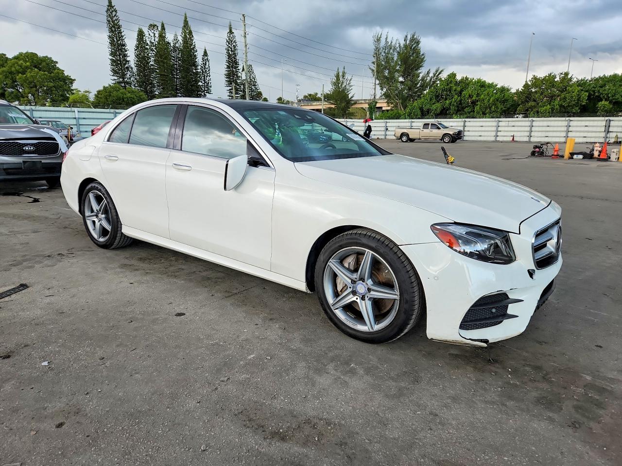2017 MERCEDES-BENZ E 300 4MATIC — снимка 4