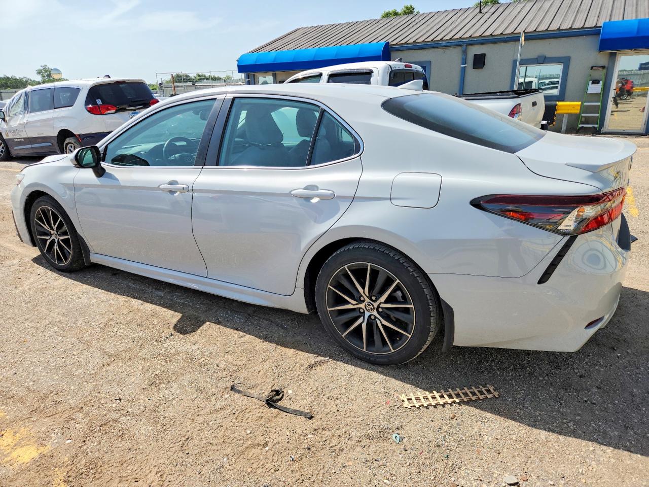 2022 TOYOTA CAMRY SE — снимка 2