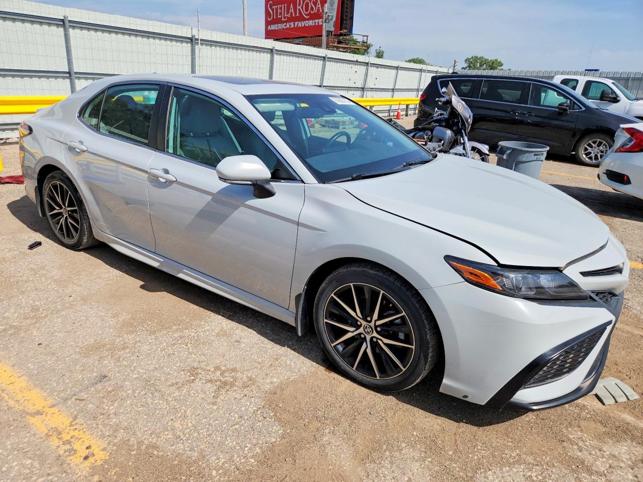 2022 TOYOTA CAMRY SE — снимка 4