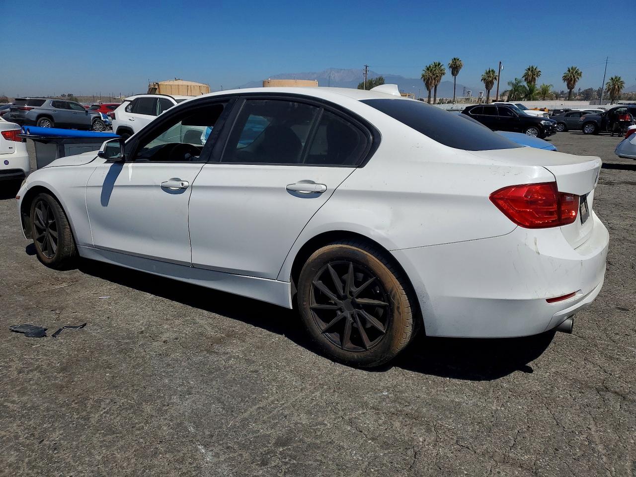 2014 BMW 320 I — снимка 2