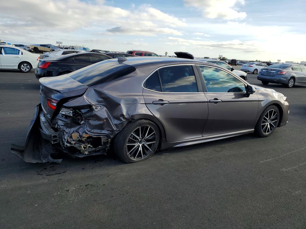2022 TOYOTA CAMRY HYBRID SE — снимка 3