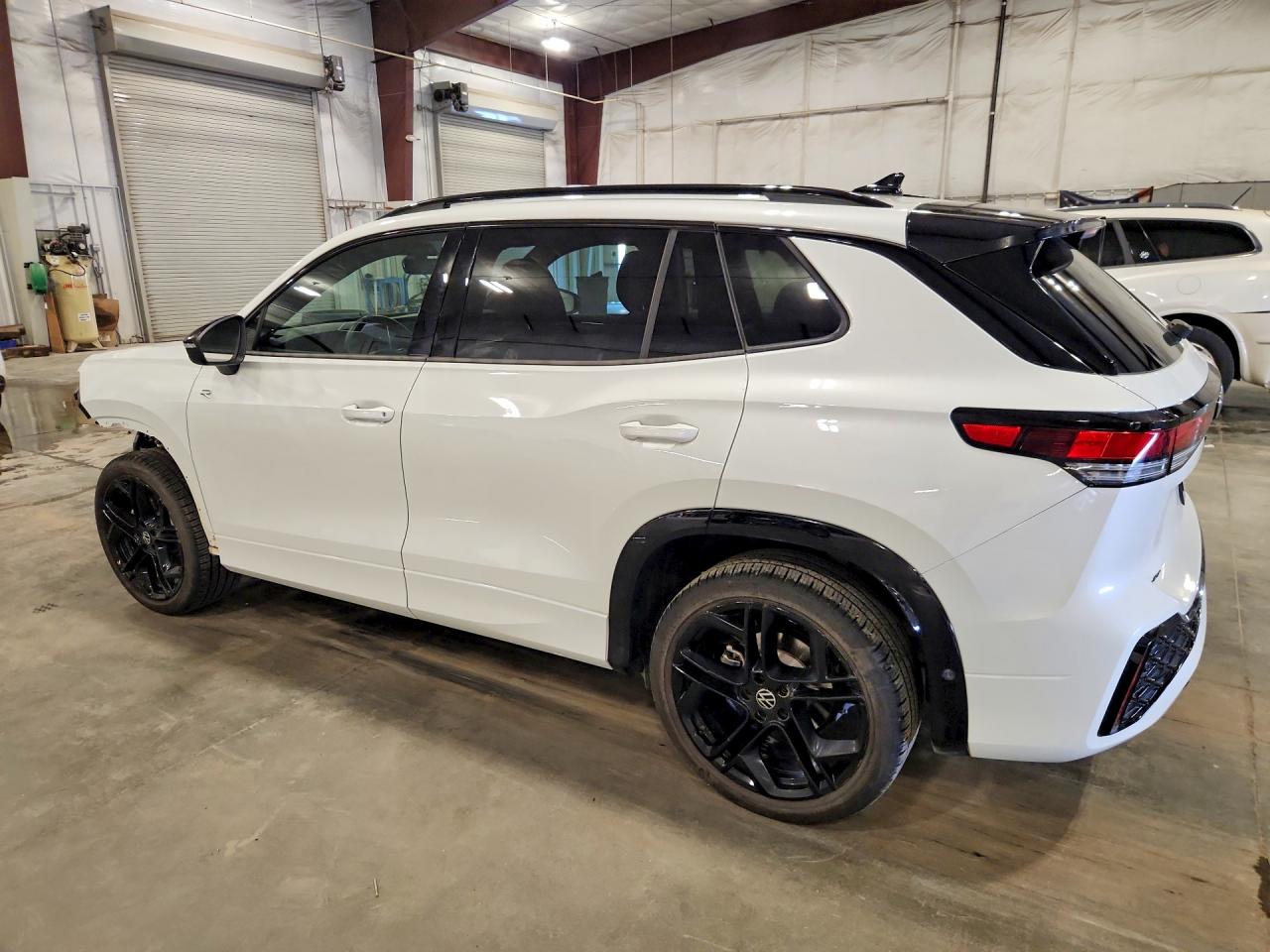 2025 VOLKSWAGEN TIGUAN SE R-LINE BLACK — снимка 2
