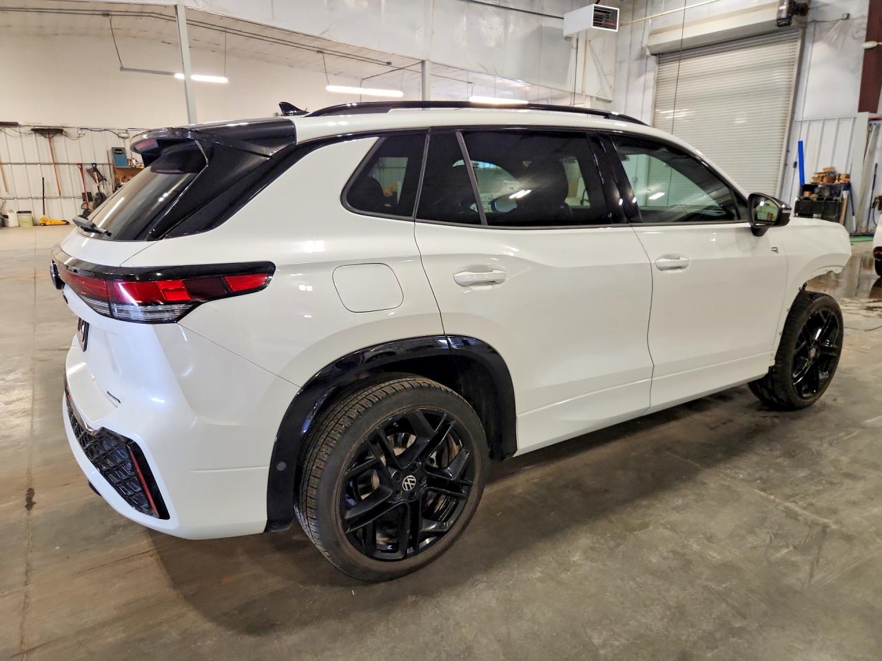 2025 VOLKSWAGEN TIGUAN SE R-LINE BLACK — снимка 3