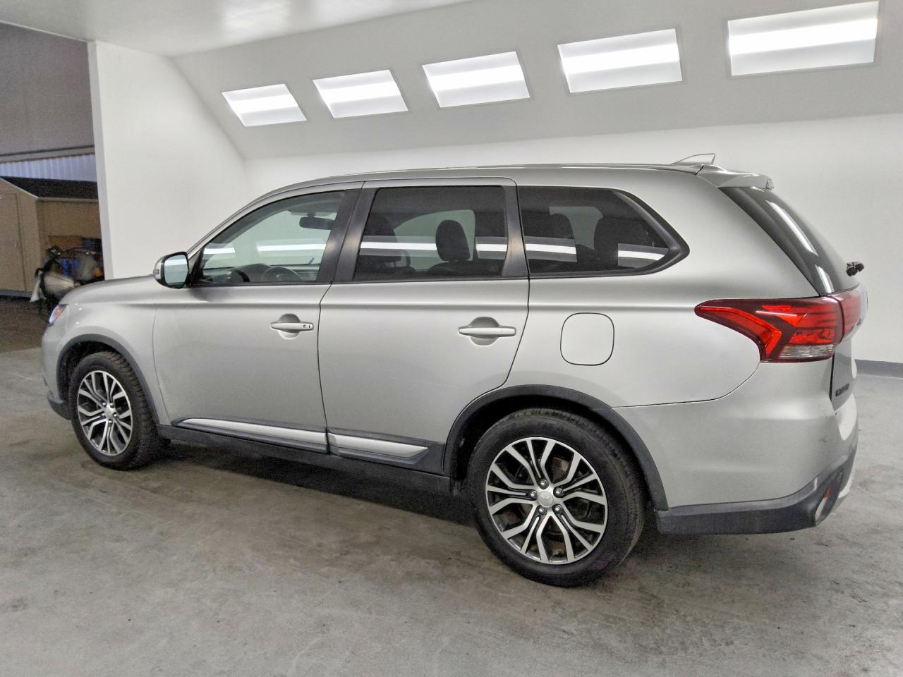 2018 MITSUBISHI OUTLANDER SE/SEL/LE — снимка 2