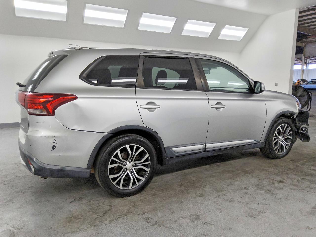 2018 MITSUBISHI OUTLANDER SE/SEL/LE — снимка 3