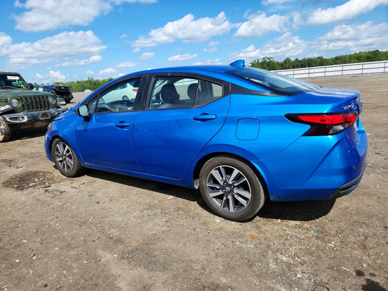 2020 NISSAN VERSA SV — снимка 2