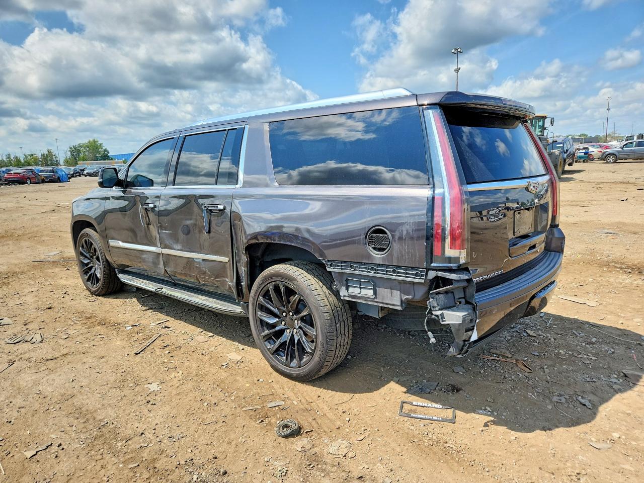 2017 CADILLAC ESCALADE ESV LUXURY — снимка 2