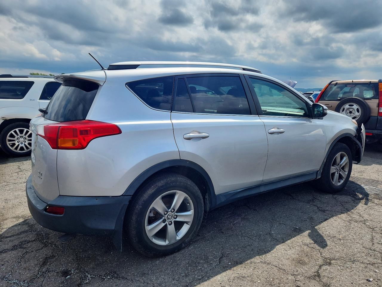 2015 TOYOTA RAV4 XLE — снимка 3