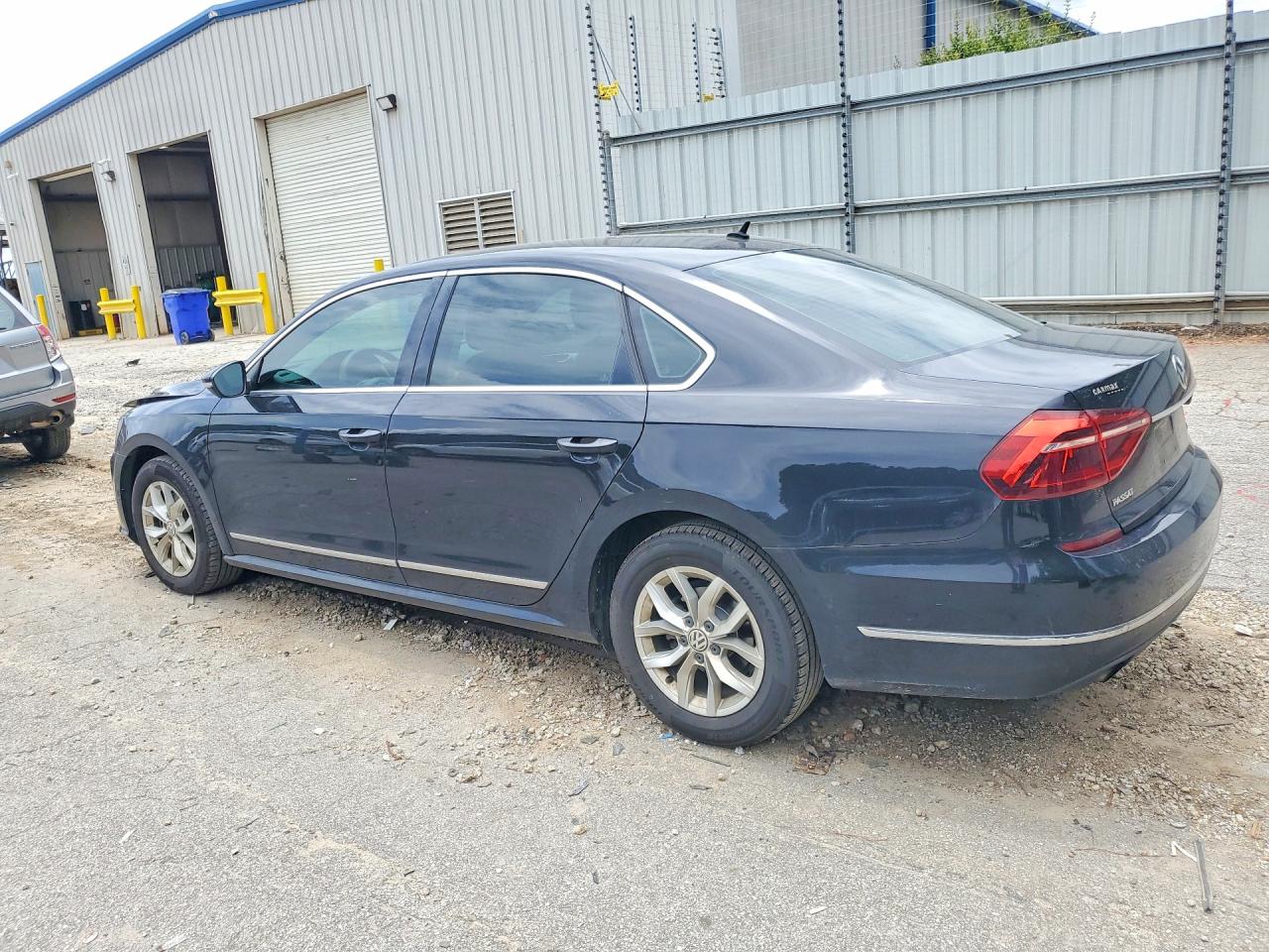 2017 VOLKSWAGEN PASSAT S — снимка 2
