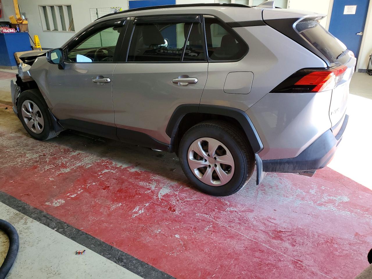 2021 TOYOTA RAV4 LE — снимка 2