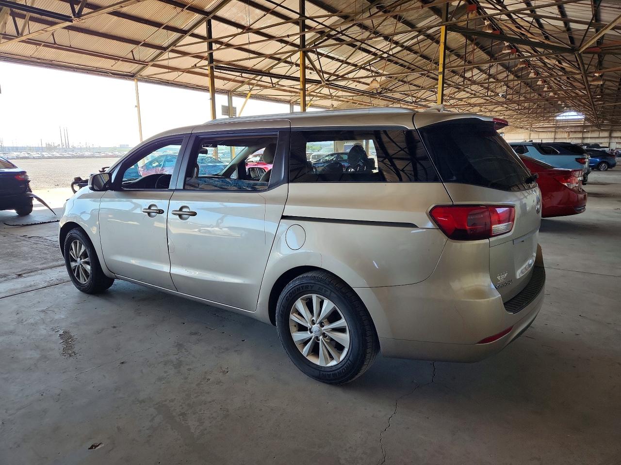 2015 KIA SEDONA LX — снимка 2