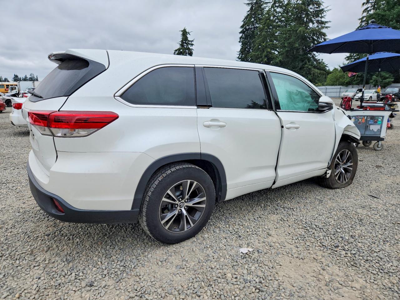 2017 TOYOTA HIGHLANDER LE — снимка 3