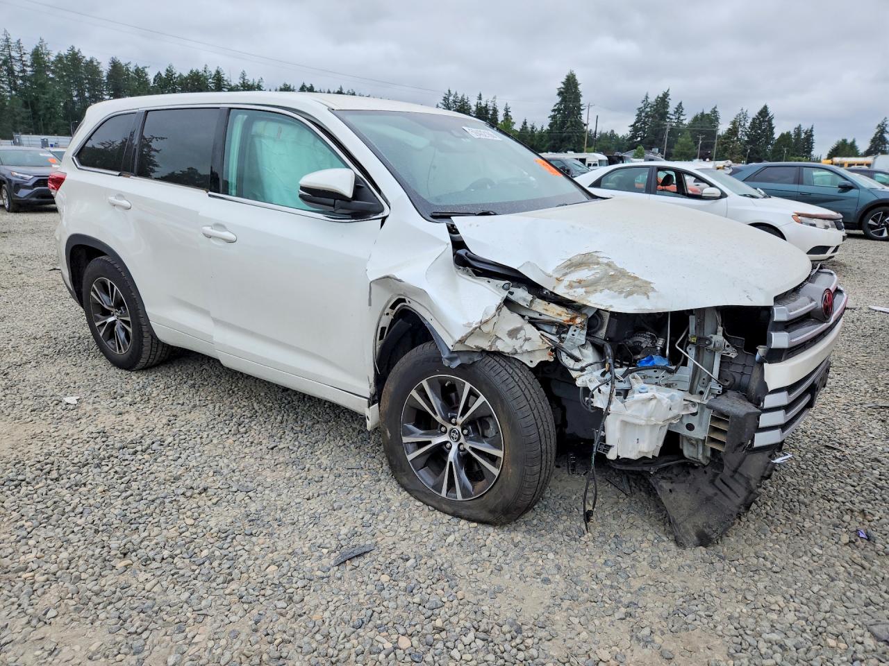 2017 TOYOTA HIGHLANDER LE — снимка 4