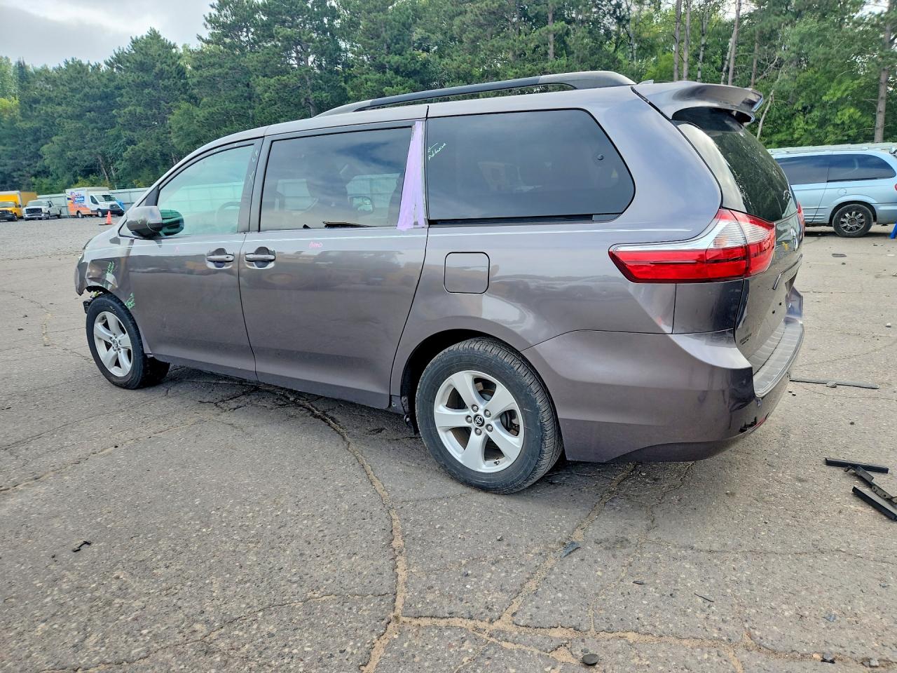 2018 TOYOTA SIENNA LE — снимка 2