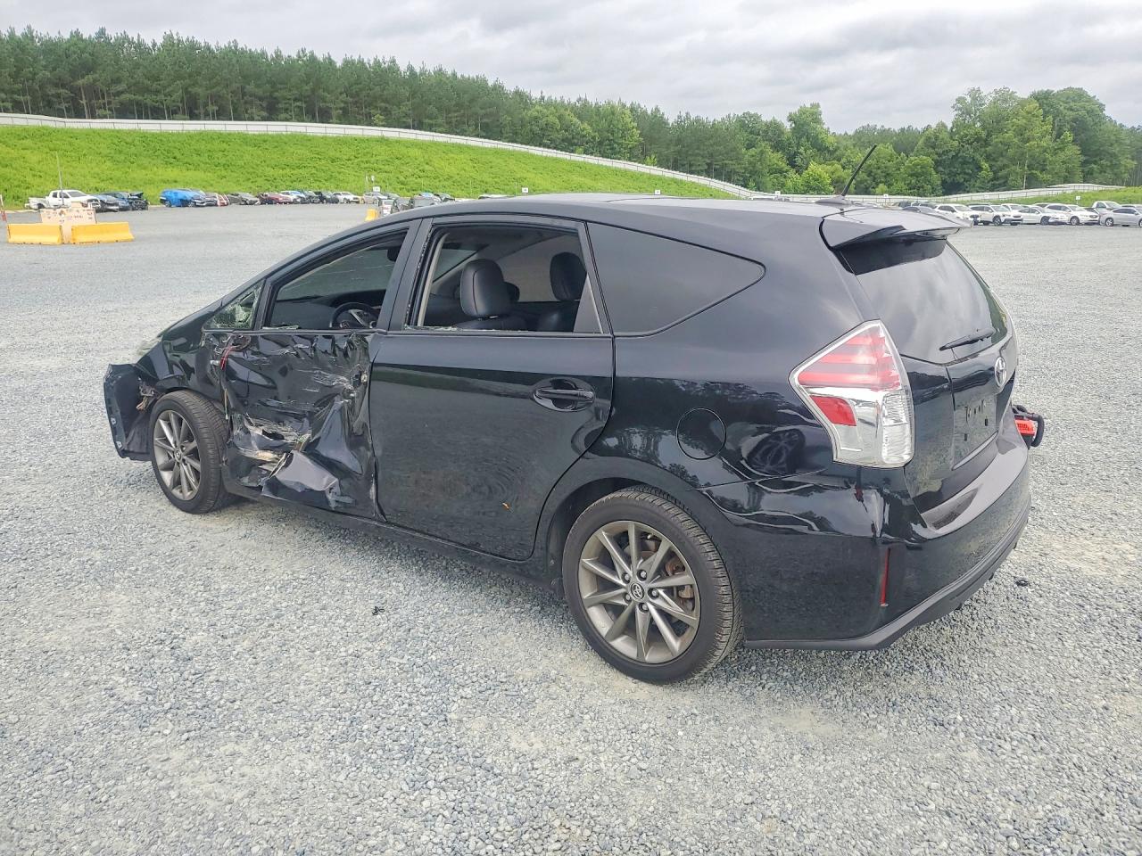 2015 TOYOTA PRIUS V FIVE — снимка 2