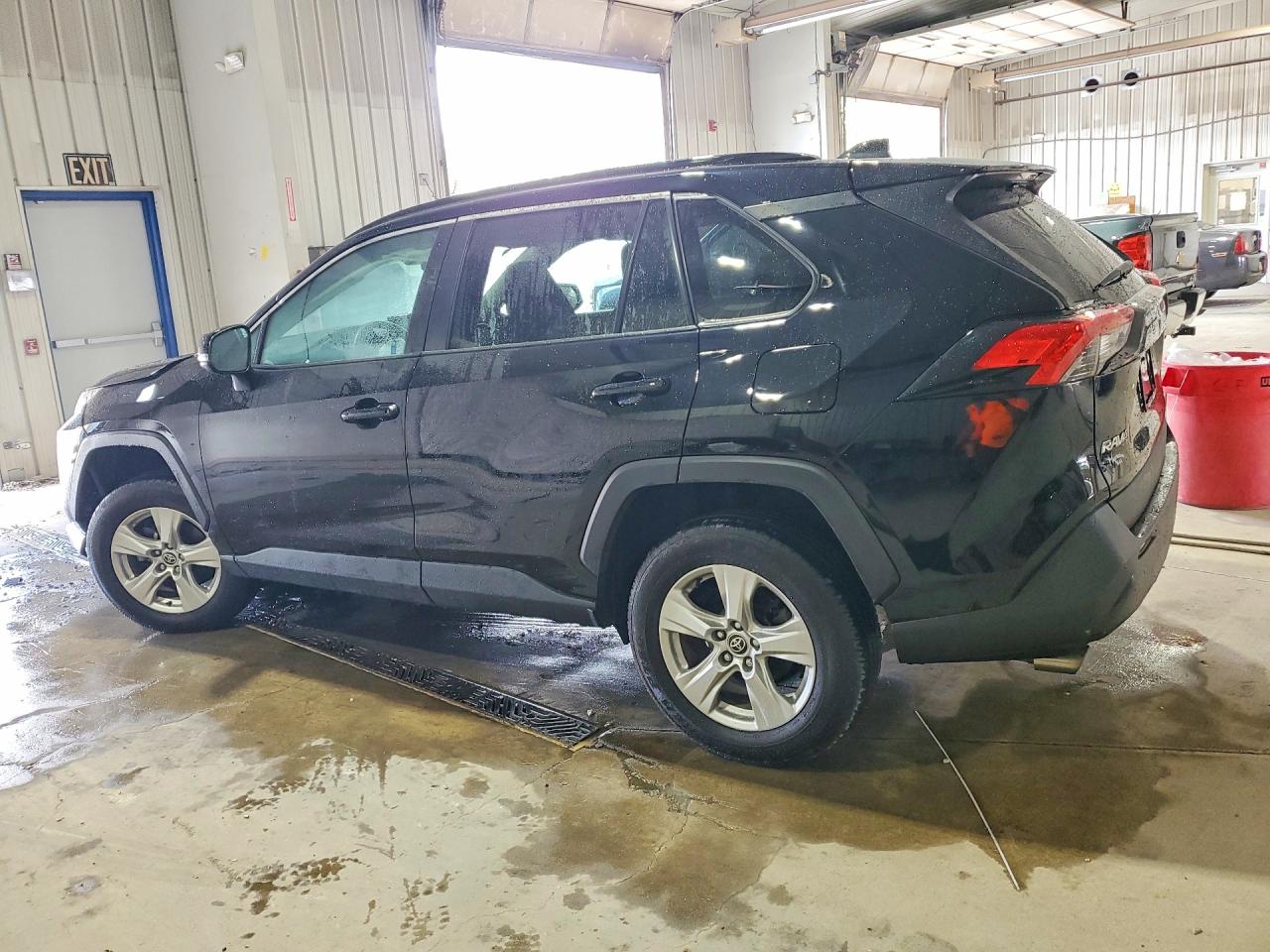 2021 TOYOTA RAV4 XLE — снимка 2