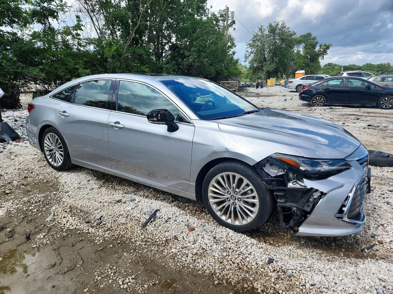 2019 TOYOTA AVALON LIMITED — снимка 4