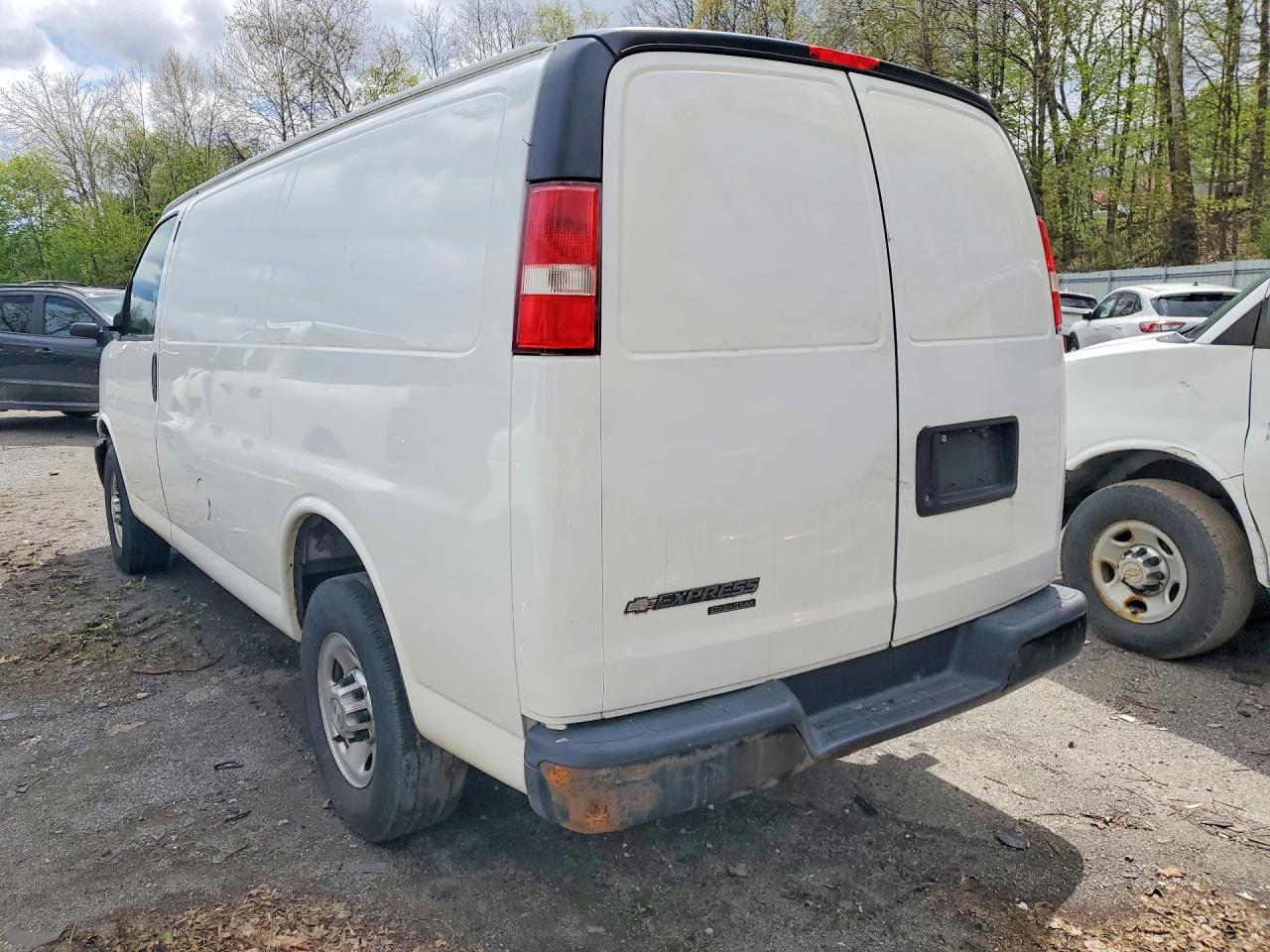 2016 CHEVROLET EXPRESS G2500 — снимка 2