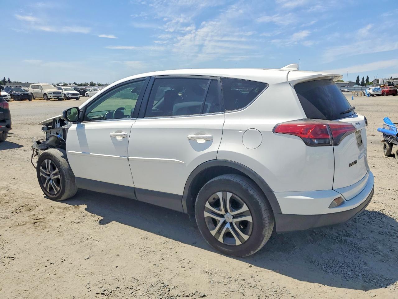 2018 TOYOTA RAV4 LE — снимка 2