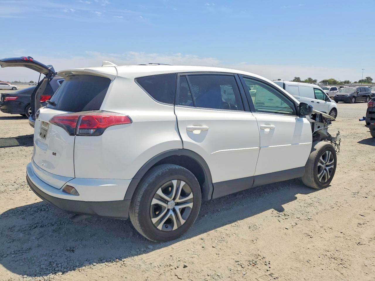 2018 TOYOTA RAV4 LE — снимка 3