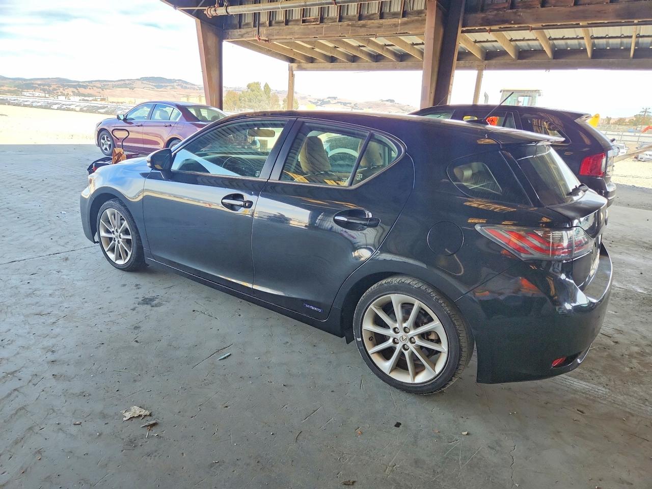 2013 LEXUS CT 200 — снимка 2